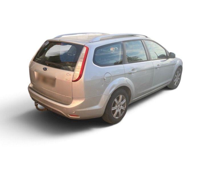 Ford Focus 2010 — rear view