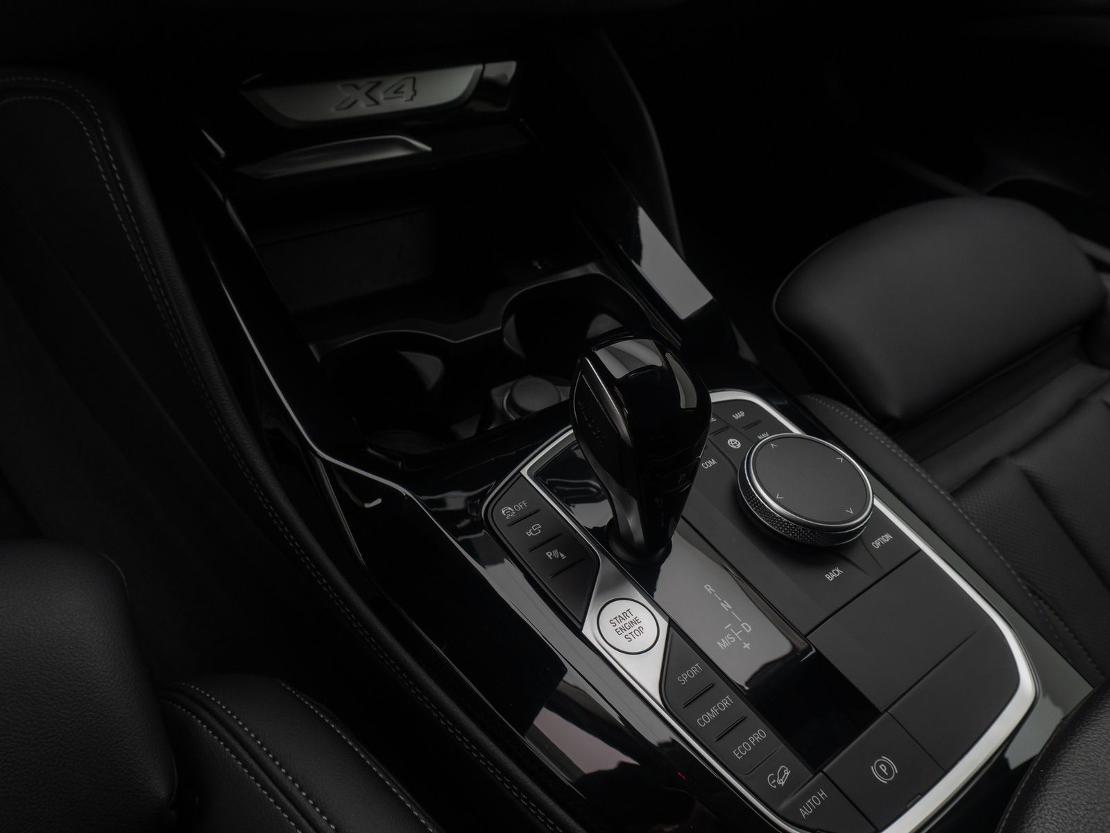 Fahrzeugabbildung BMW X4 xD20i 360&deg; DAB CockpitPlus WLAN LED M Sport