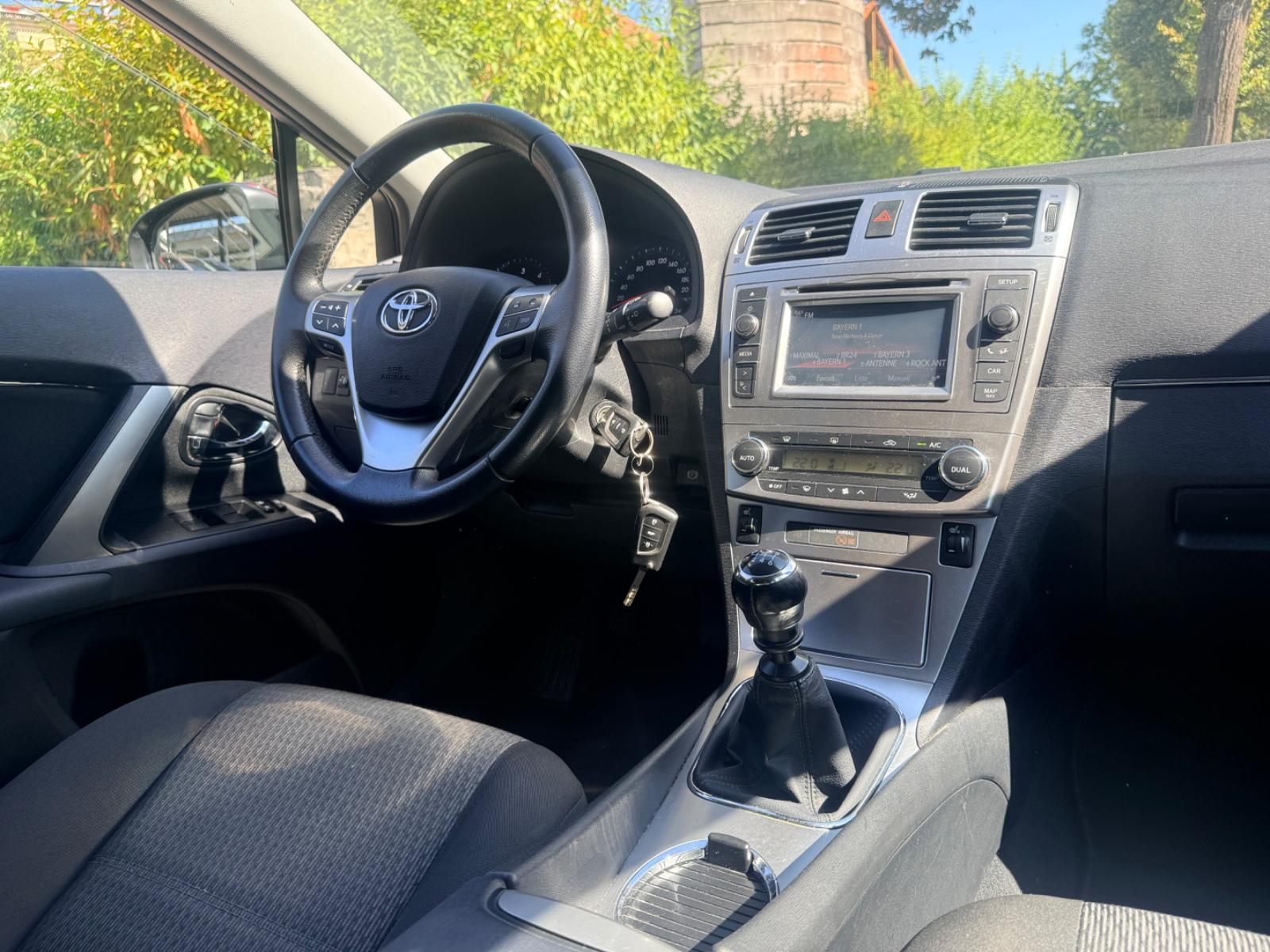 Toyota Avensis 2014 — photo 28