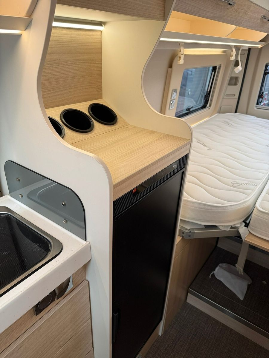 Fahrzeugabbildung Eura Mobil Van V 635 EB Automatik, 180 PS, Fahrassistenz