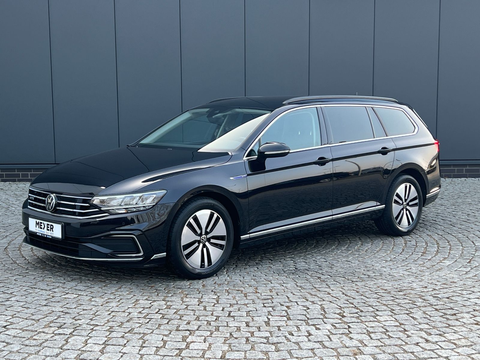Fahrzeugabbildung Volkswagen Passat GTE Variant 1.4 TSI eHybrid DSG *AHK, LED