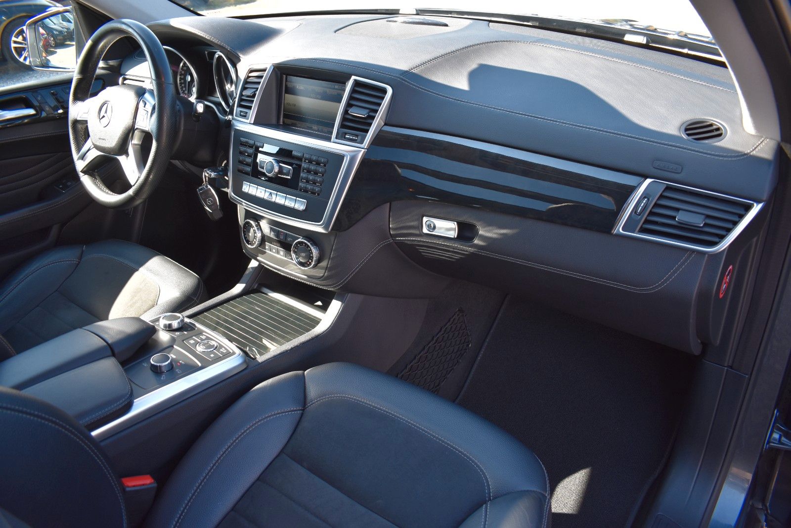 Fahrzeugabbildung Mercedes-Benz ML 350 CDI Display Fond H&K AHK Pano Softclose
