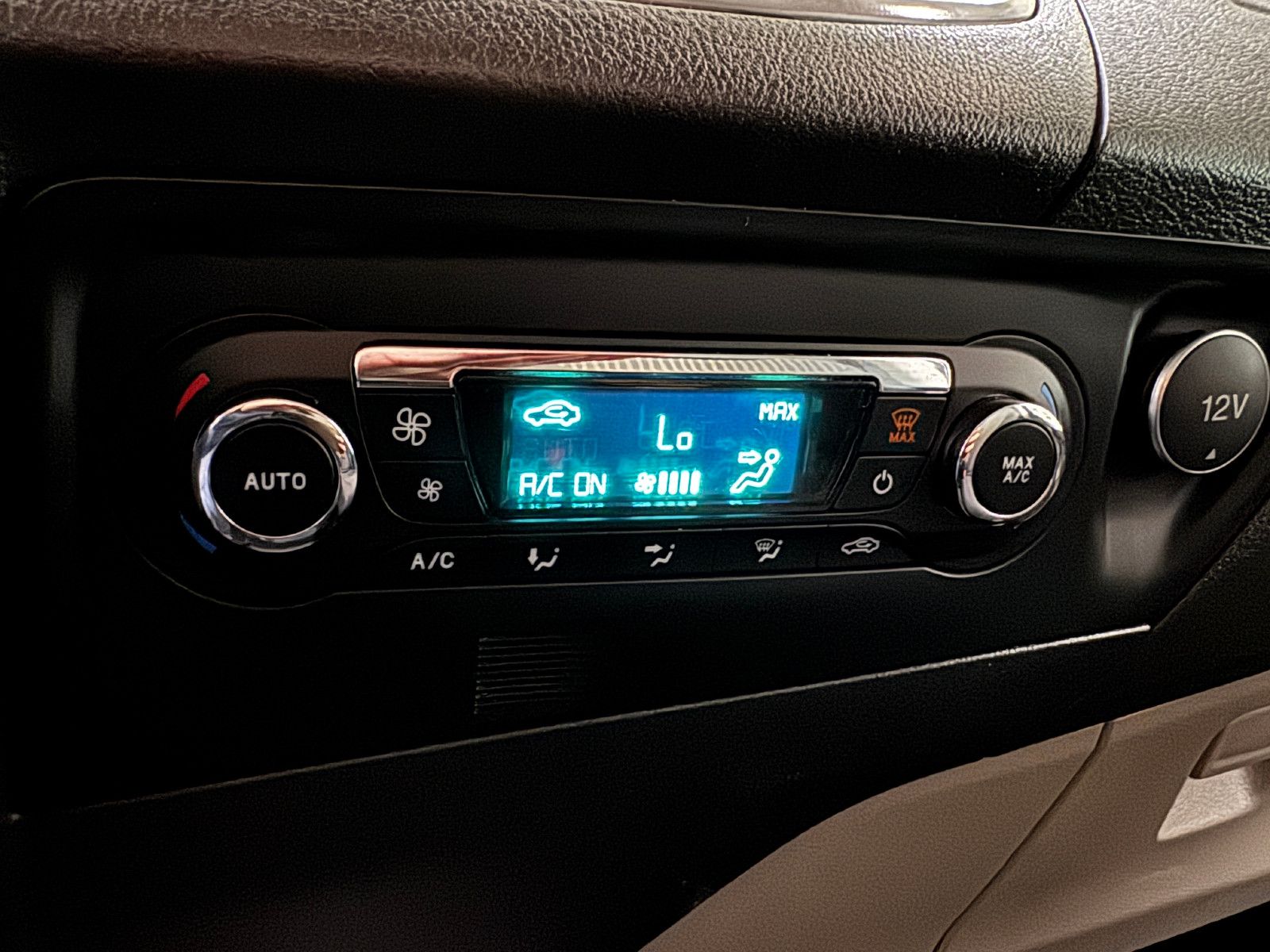 Fahrzeugabbildung Ford TOURNEO CUSTOM 2.2 TDCI WESTFALIA EUROLINE STHD