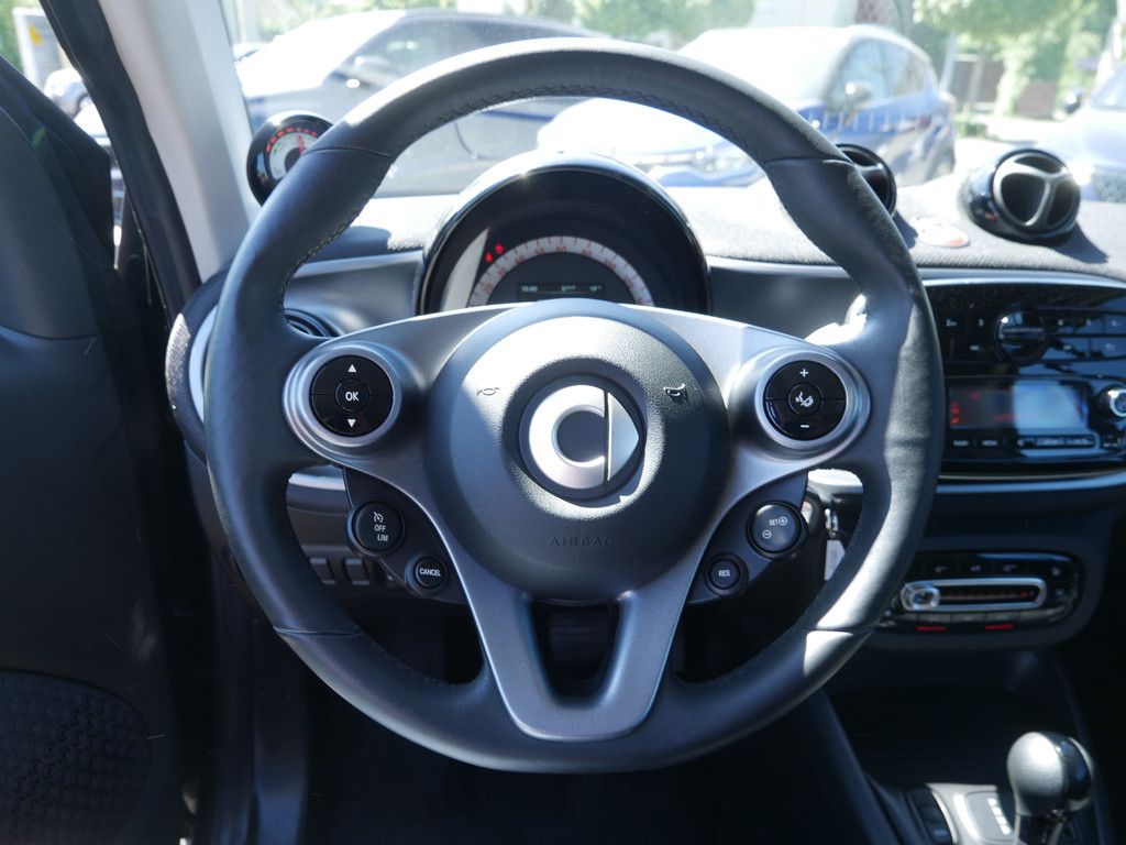 Fahrzeugabbildung Smart fortwo EQ KLIMAAUTOMATIK SITZHEIZUNG