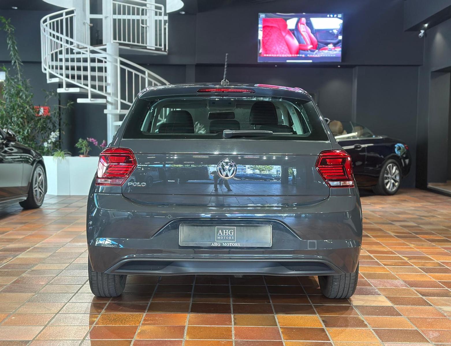 Volkswagen POLO COMFORTLINE KEYLESS TEMPOMAT PDC KAMERA NAV