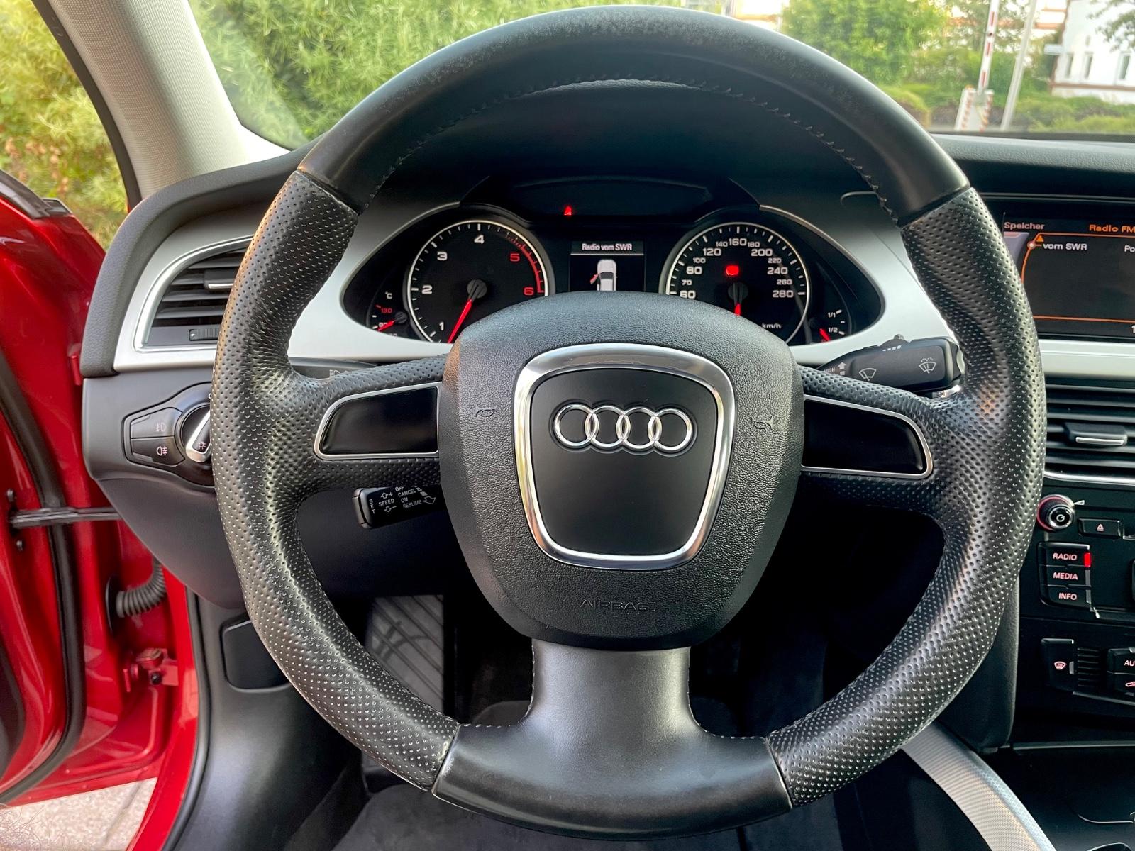 Audi A4 3.0 TDI quattro Ambition | 239 ch | BVA | Siège conducteur électrique | Sièges chauffants | Bi-xénon | Attelage amovible | 1re main