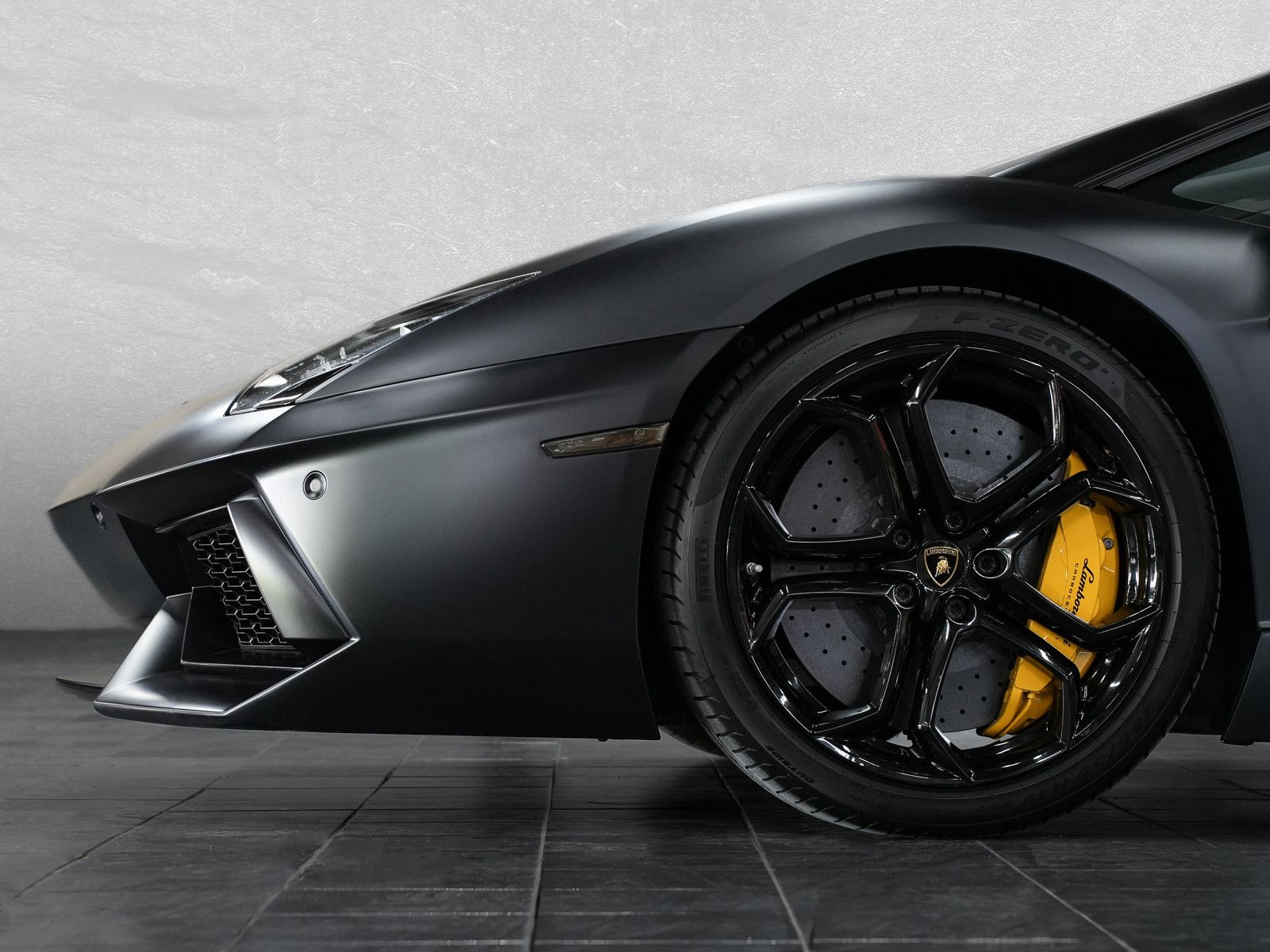 Fahrzeugabbildung Lamborghini Aventador LP700-4 - Nero Nemesis | Sport-AGA