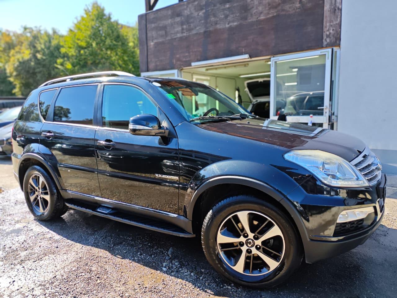 SsangYong Rexton 2015 — rear view