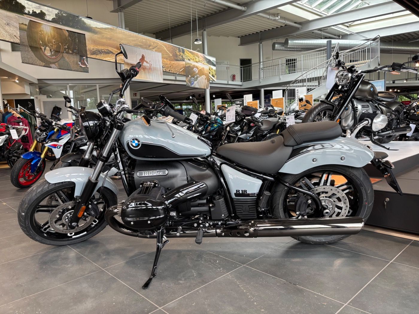 Fahrzeugabbildung BMW R 18 Komfort-Paket, Blacked-Out-Paket