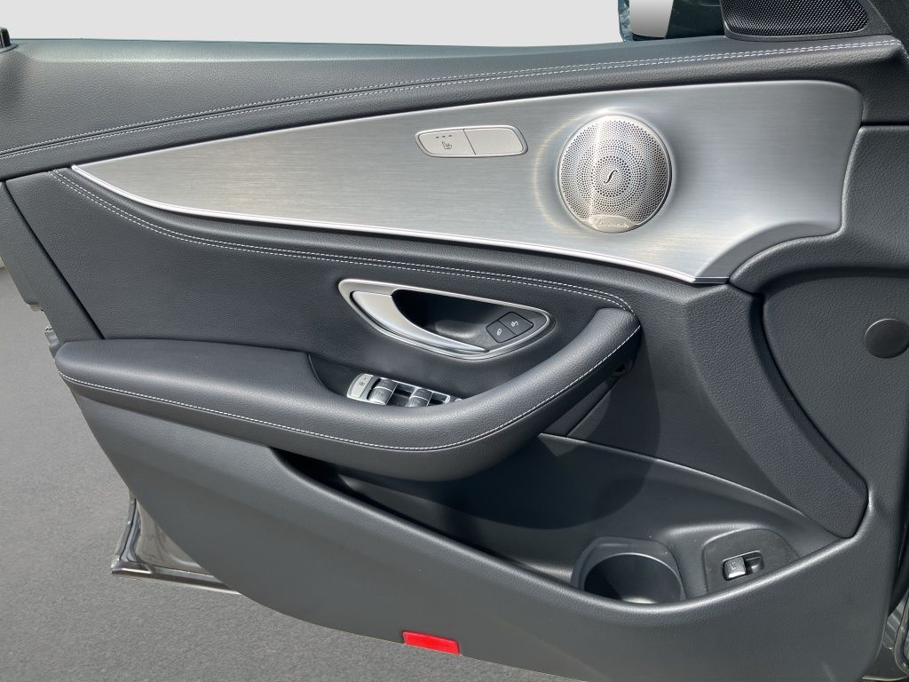 Fahrzeugabbildung Mercedes-Benz E 220 d T-Modell AMG LINE*NightPaket*PanoDach