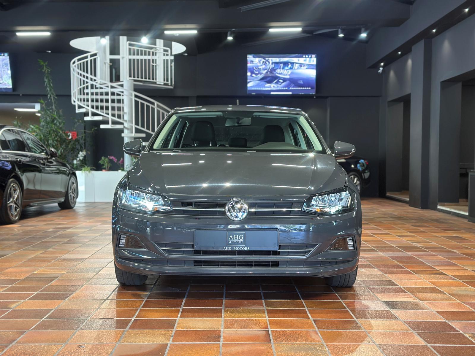 Volkswagen POLO COMFORTLINE KEYLESS TEMPOMAT PDC KAMERA NAV