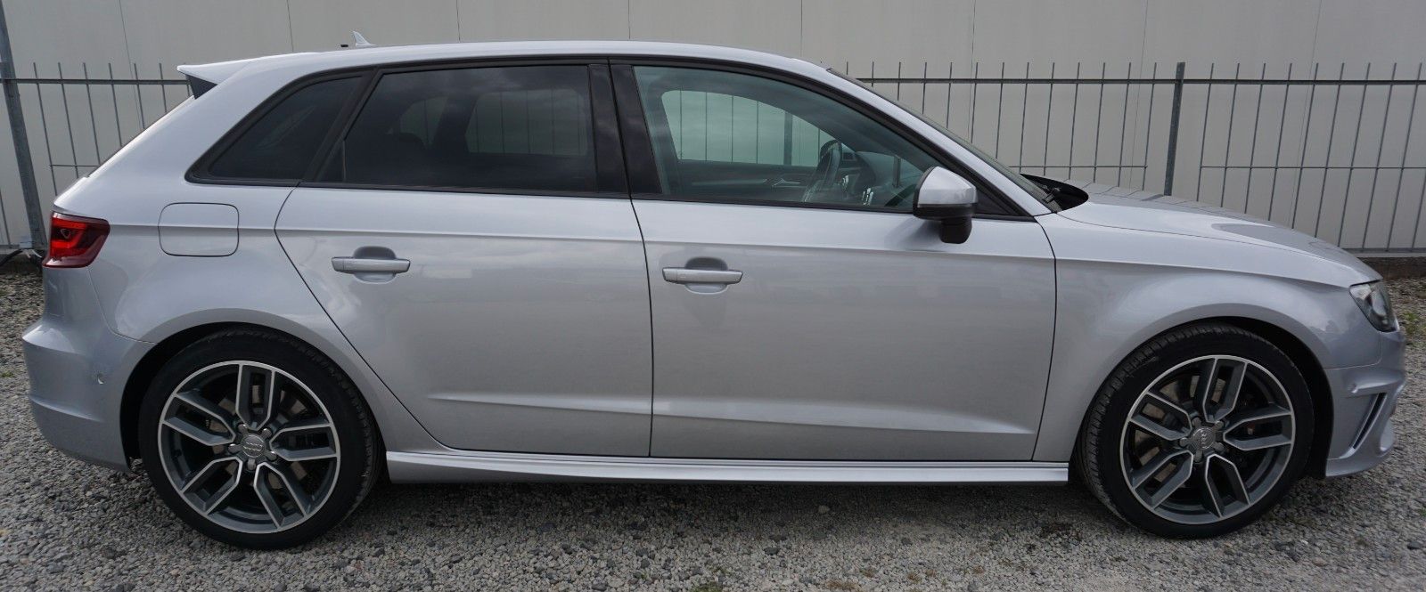 Fahrzeugabbildung Audi S3 Sportback 2.0 TFSI quattro, Leder, Navi, B&O