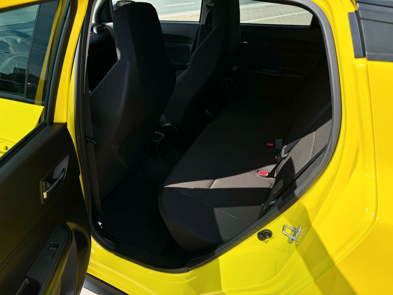 Fahrzeugabbildung Suzuki Swift Sport 1.4 Hybrid Turbo Black-Line