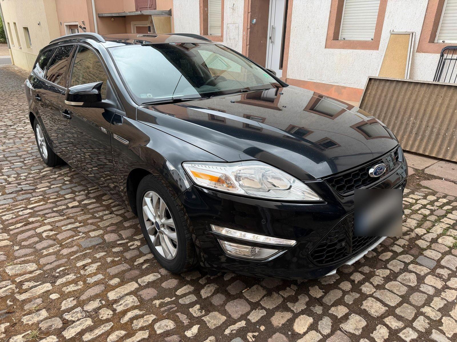 Ford Mondeo 2012 — interior