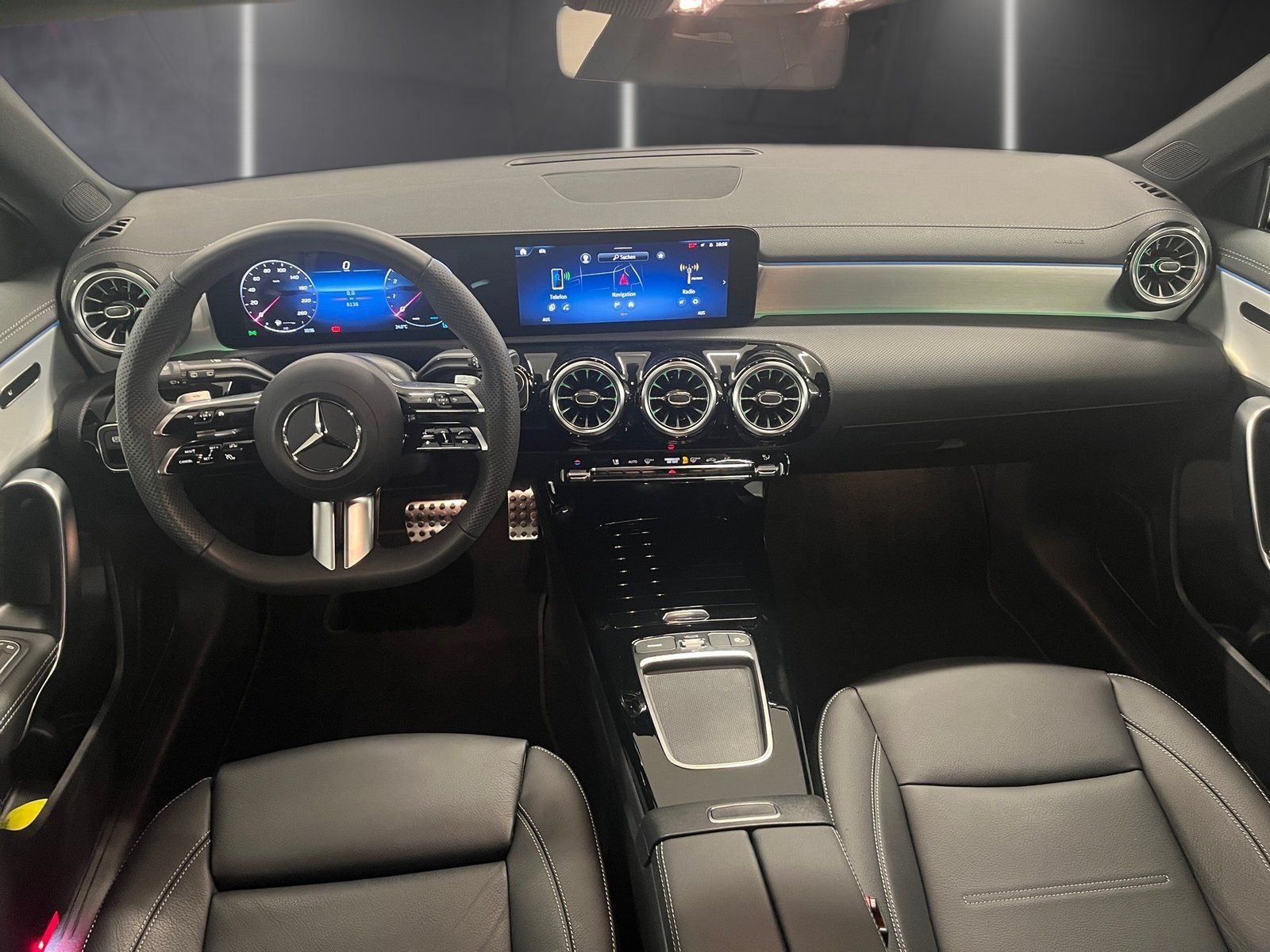Fahrzeugabbildung Mercedes-Benz A 200 AMG-Line*MBUX*Kamera*LED*Navi*DAB*Ambiente