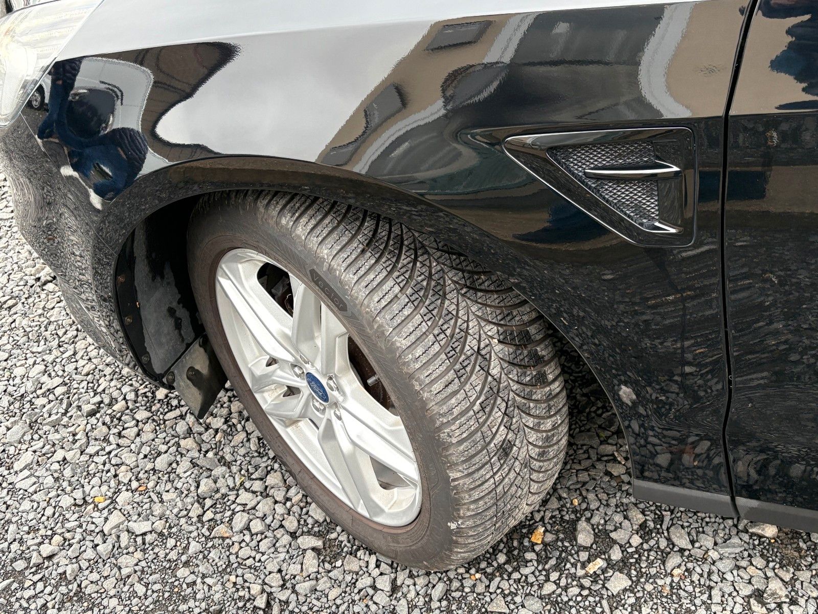 Fahrzeugabbildung Ford S-MAX 2.0 TITANIUM Aut. Navi LED 7-SITZER SPORTS