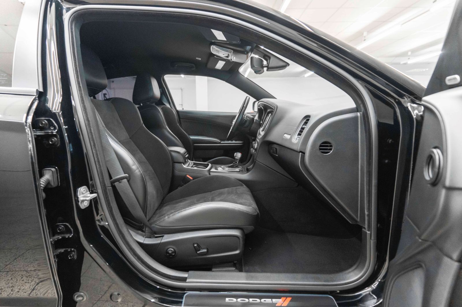 Fahrzeugabbildung Dodge Charger 5,7L RT CARPLAY ALPINE TOTW KAM NAV
