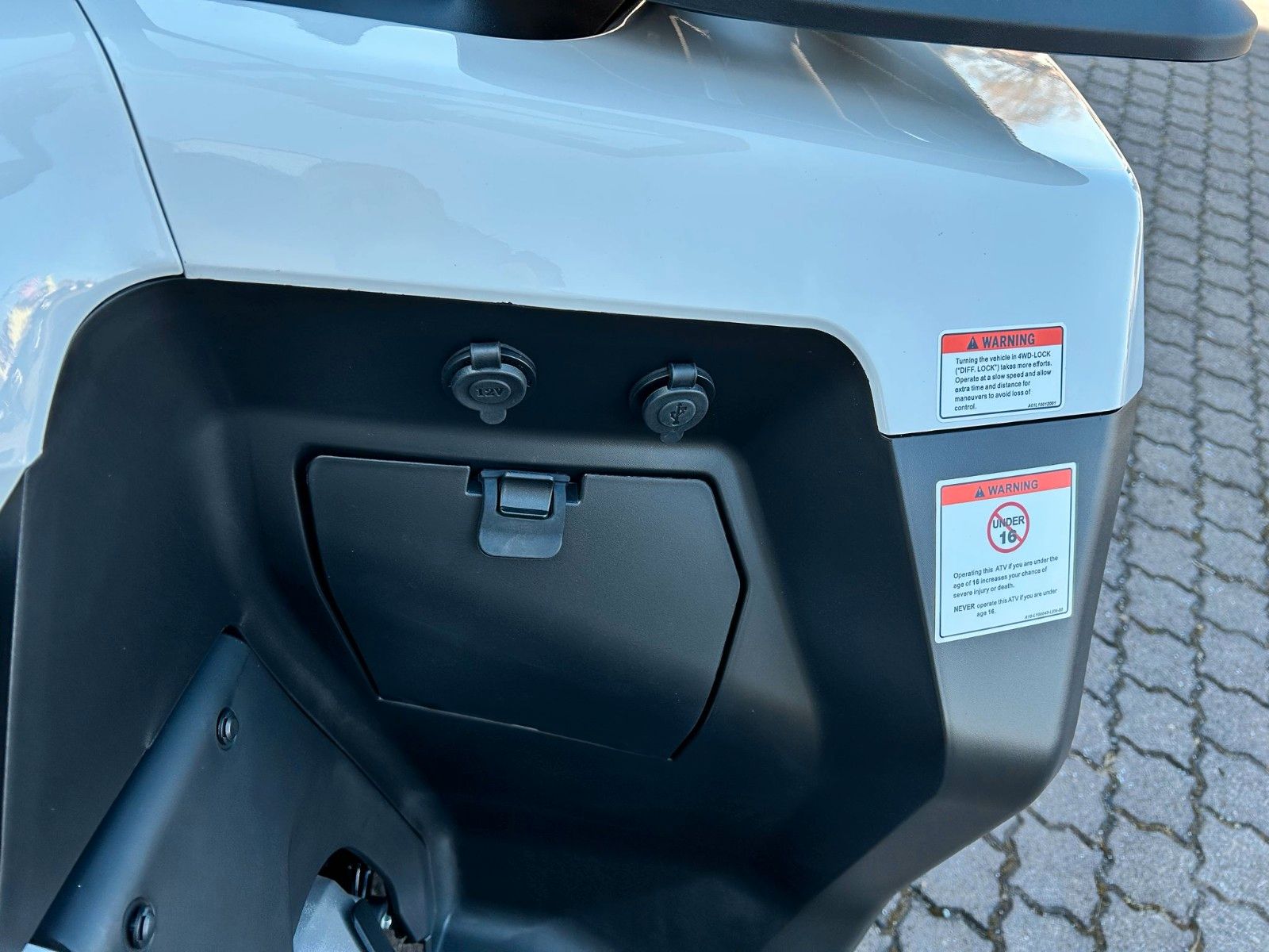Fahrzeugabbildung Segway SNARLER AT5 L DLX 2025 weiß-rot