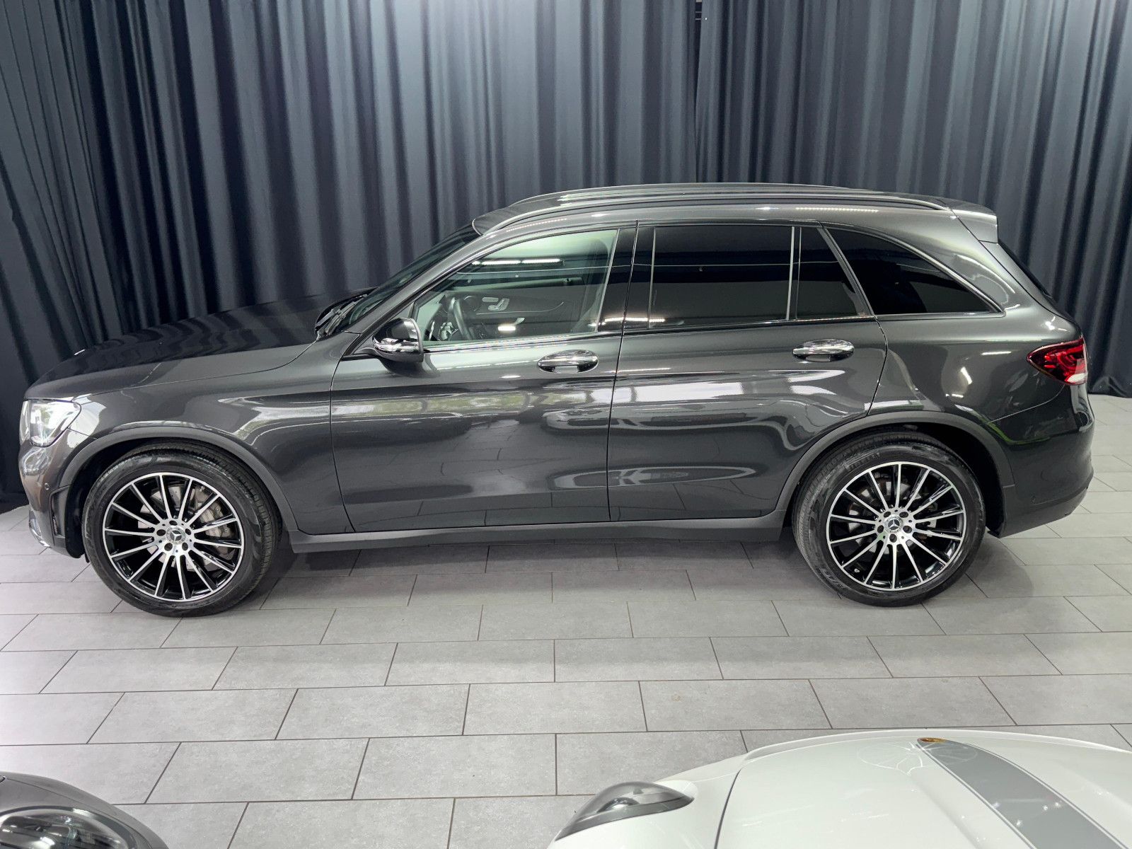 Fahrzeugabbildung Mercedes-Benz GLC 400 d 4Matic|AMG-LINE|AHK|STANDHEIZUNG|