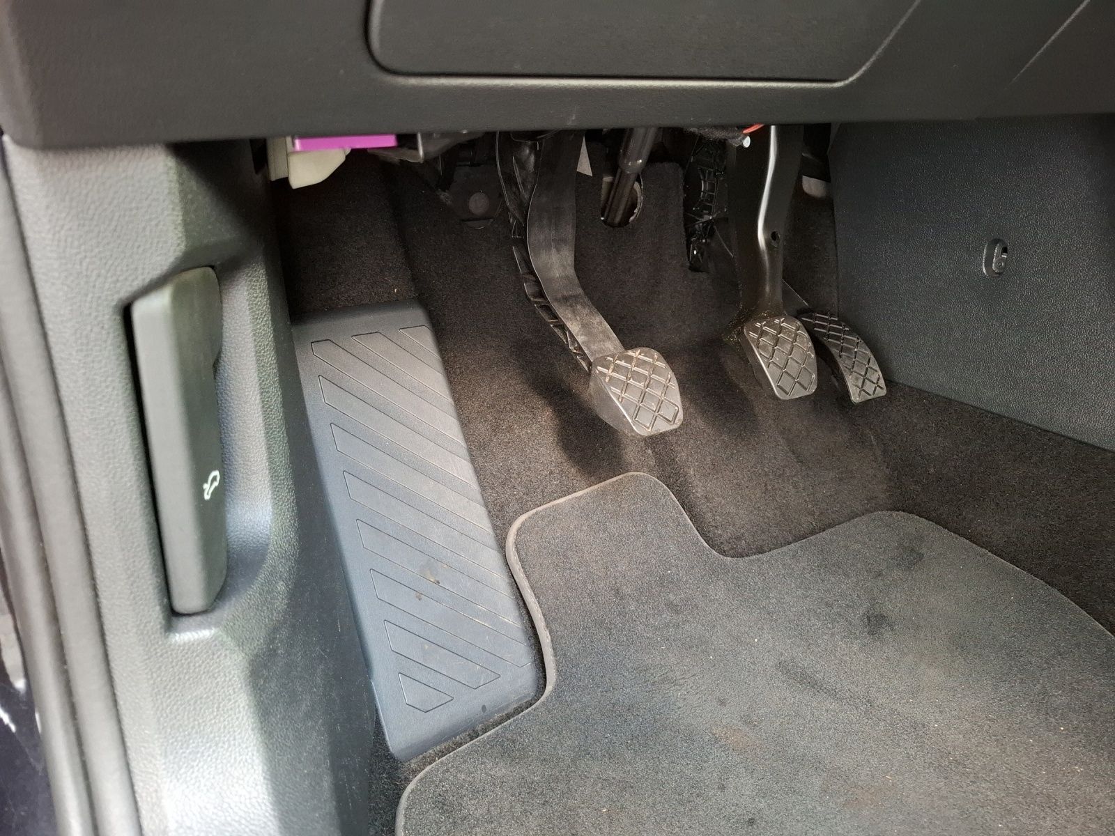 Fahrzeugabbildung Volkswagen T-Roc TSI Style LED Navi AID ACC Park-Assist SH