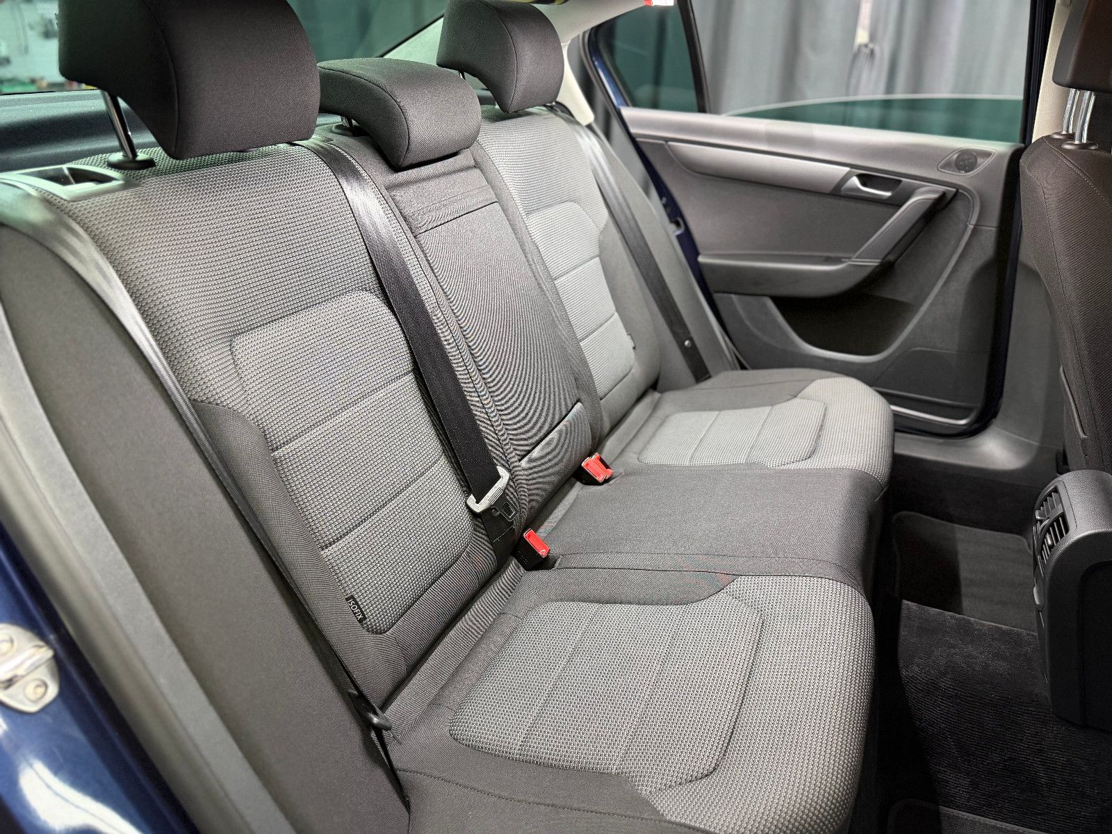 Fahrzeugabbildung Volkswagen Passat Lim. 2.0 TDI Comfortline|PDC|NAVI|AHK