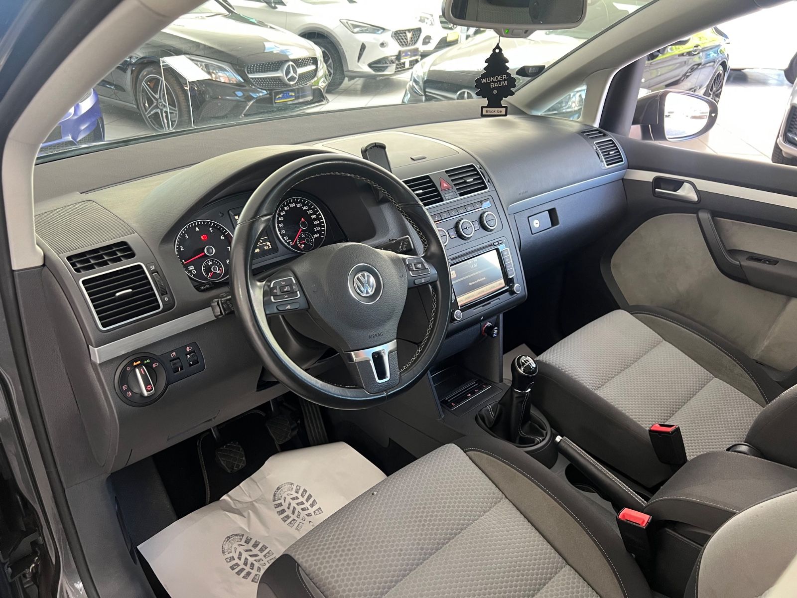 Fahrzeugabbildung Volkswagen Touran 1.4TSI CrossTouran * 7.Sitzer*PANO*KAMERA
