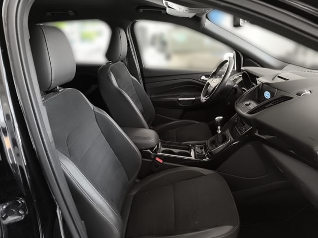 Fahrzeugabbildung Ford Kuga 1.5 EcoBoost ST-Line NAVI WINTERPAKET FRONT