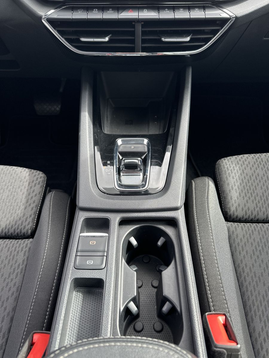 Fahrzeugabbildung SKODA Octavia Combi First Edition NAV+LED+PANO+LHZG+VC