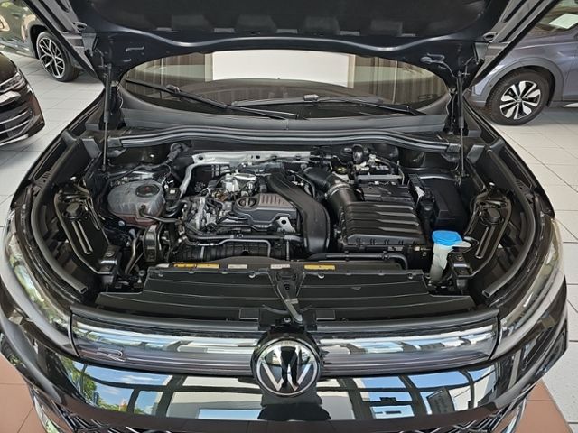 Fahrzeugabbildung Volkswagen Tiguan 1.5 eTSI DSG R-Line STANDHZG HD-MATRIX-LE