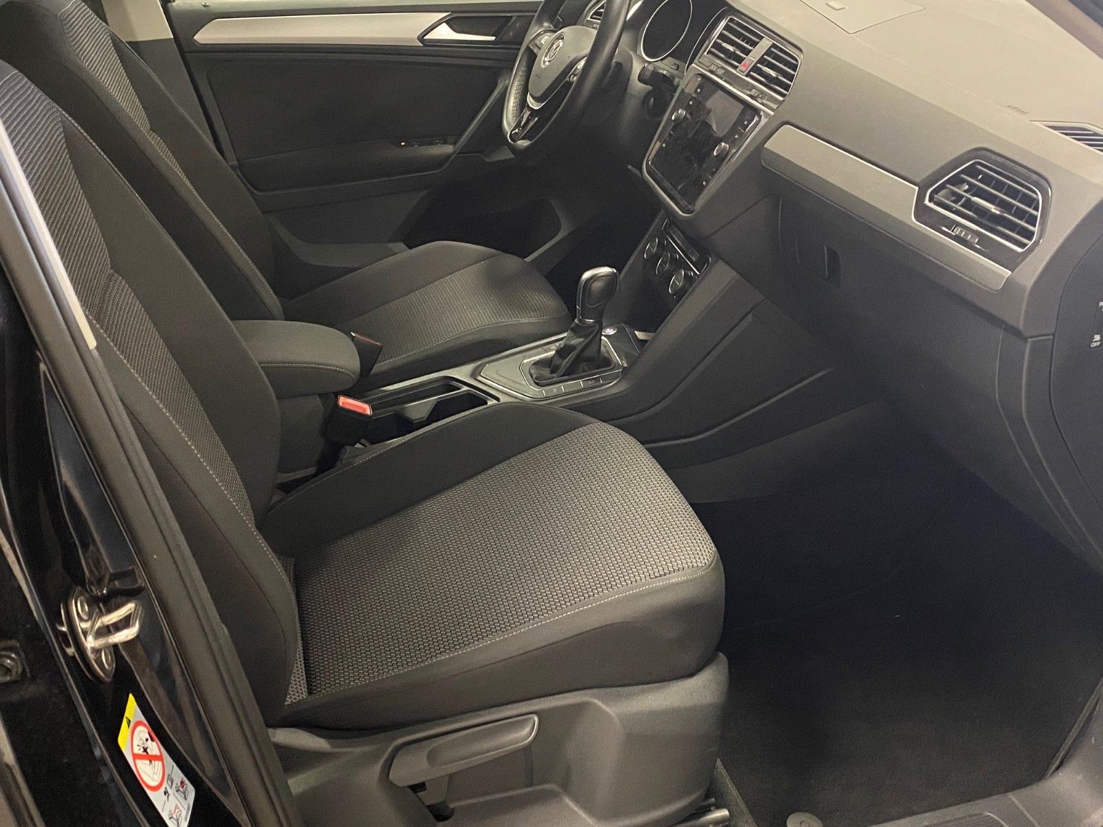 Fahrzeugabbildung Volkswagen Tiguan 1.4 TSI ACT DSG Trendline+NAVI+LED+TEMPOM