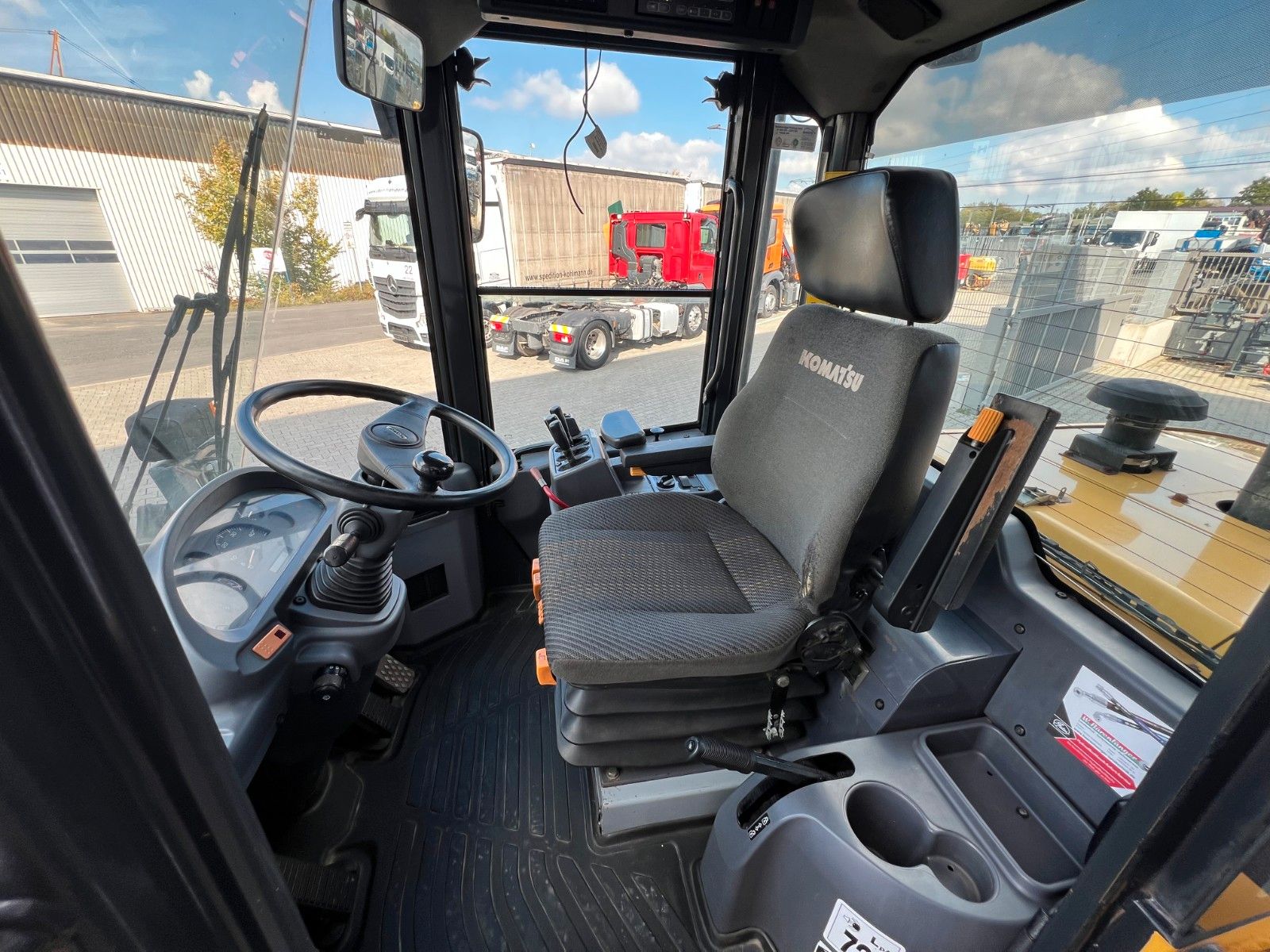 Fahrzeugabbildung Komatsu WA 250 PT - 5H / 12.390h /