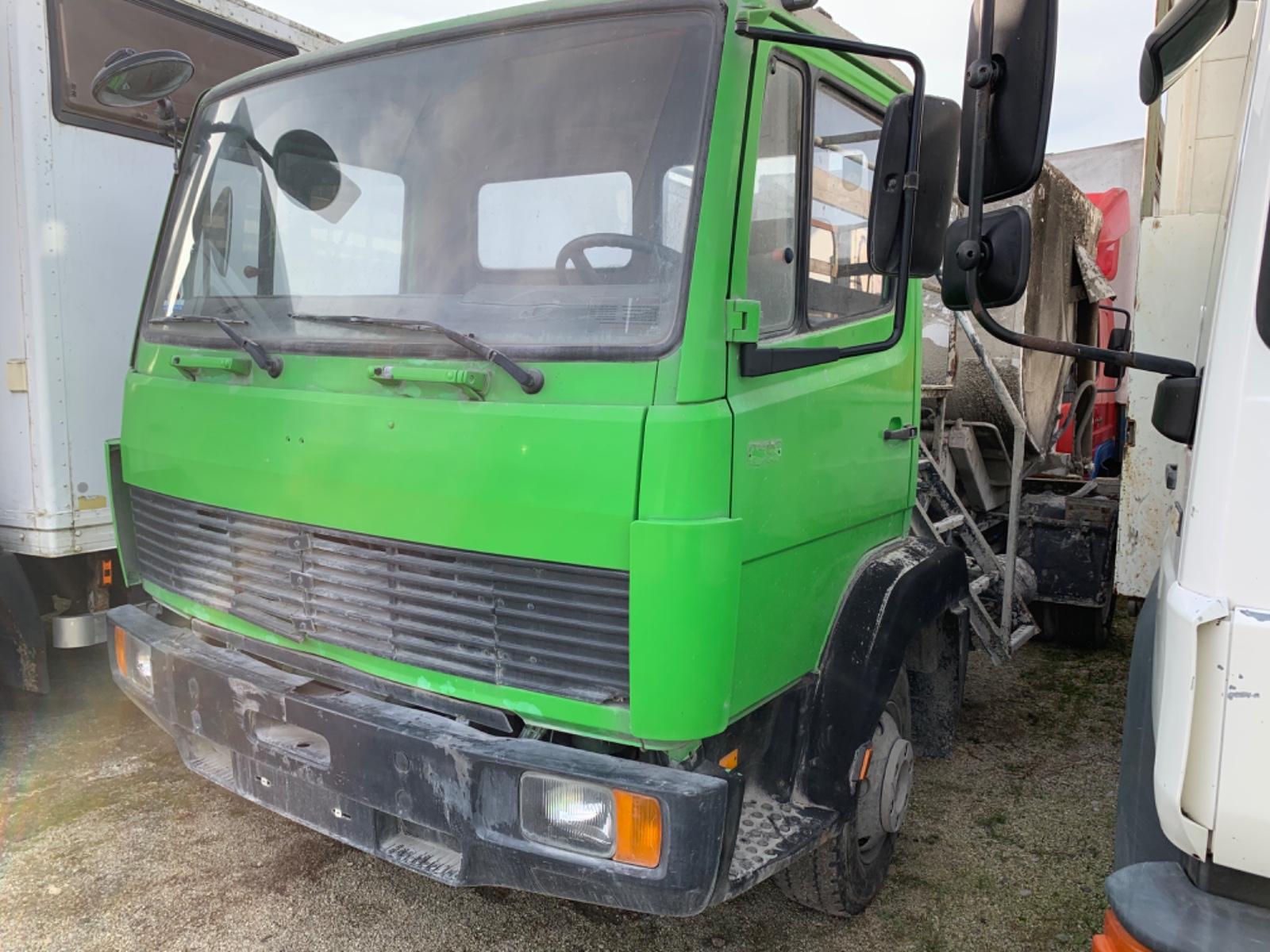 Mercedes-Benz 814 BETON KÜBEL SPEZIALAUFBAU