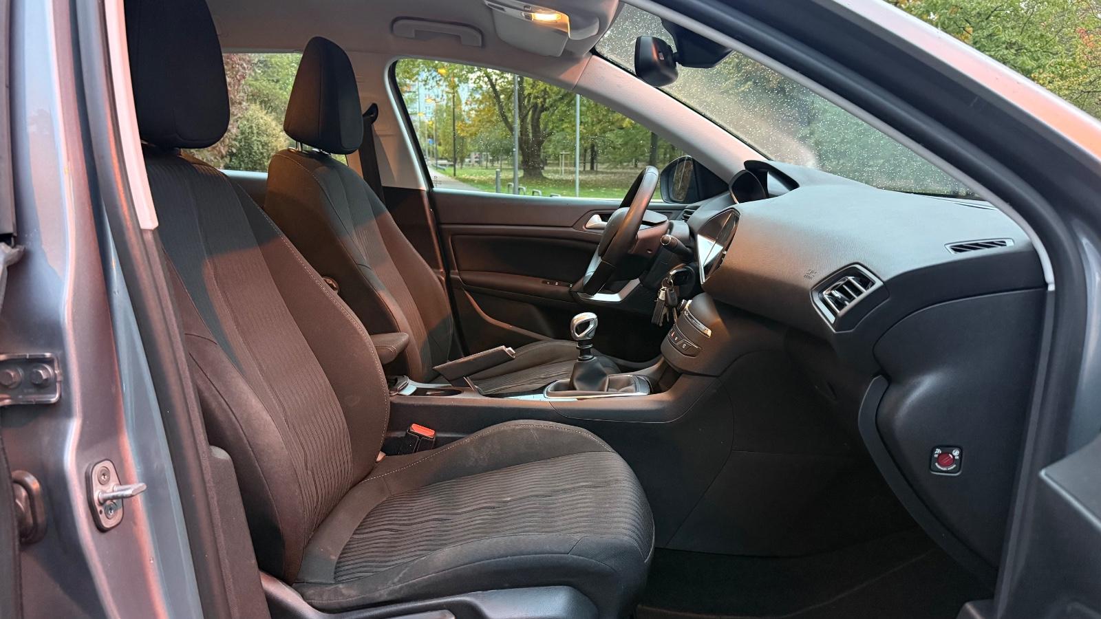Peugeot 308 2015 — photo 16