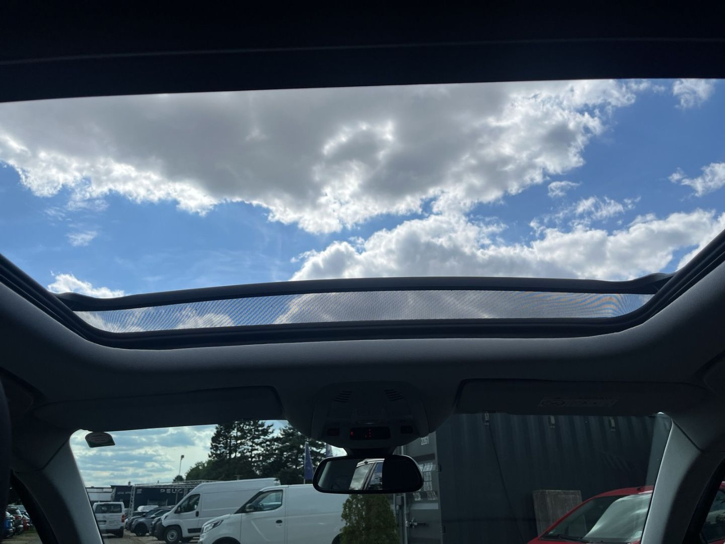 Fahrzeugabbildung Peugeot 3008 Allure BlueHDi 130 EAT8 AHK El. Pano Navi
