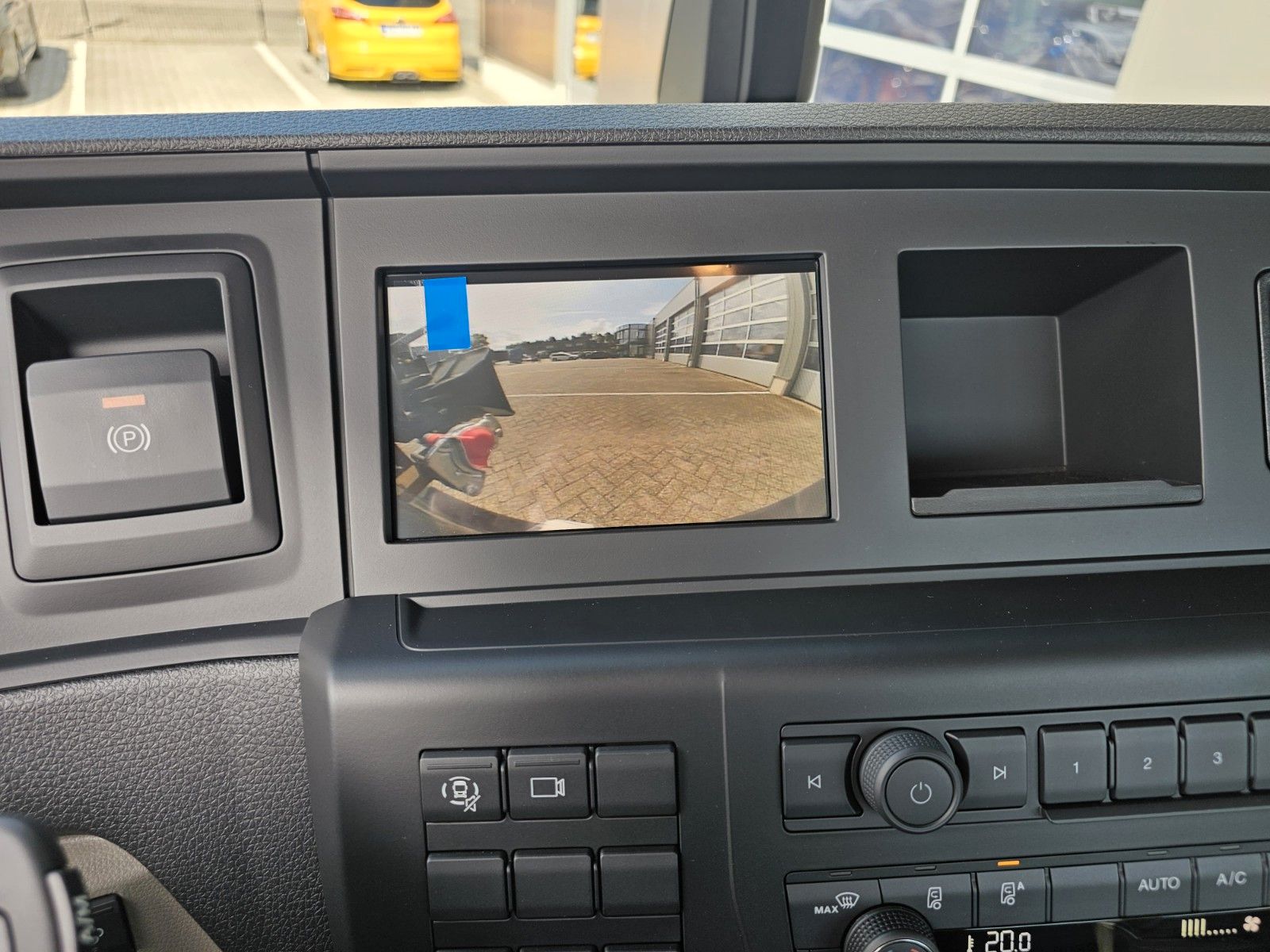 Fahrzeugabbildung MAN TGS 26.480 Abrollkipper HYVA 20-60-S / 7m Cont.