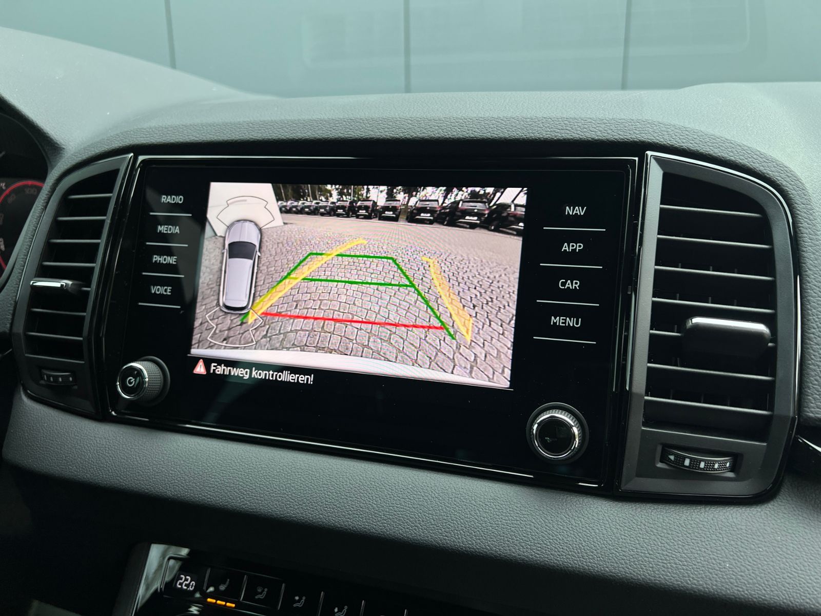 Fahrzeugabbildung SKODA Karoq Sportline 1.5 TSI DSG *Garantie, AHK, LED,