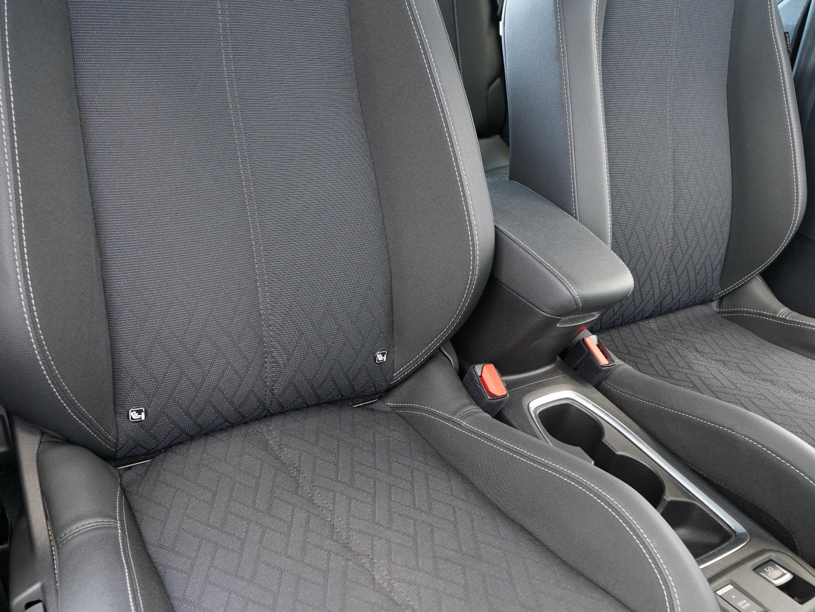 Fahrzeugabbildung Opel Corsa F e Elegance LED/NAVI/DAB/CARPLAY/SOH