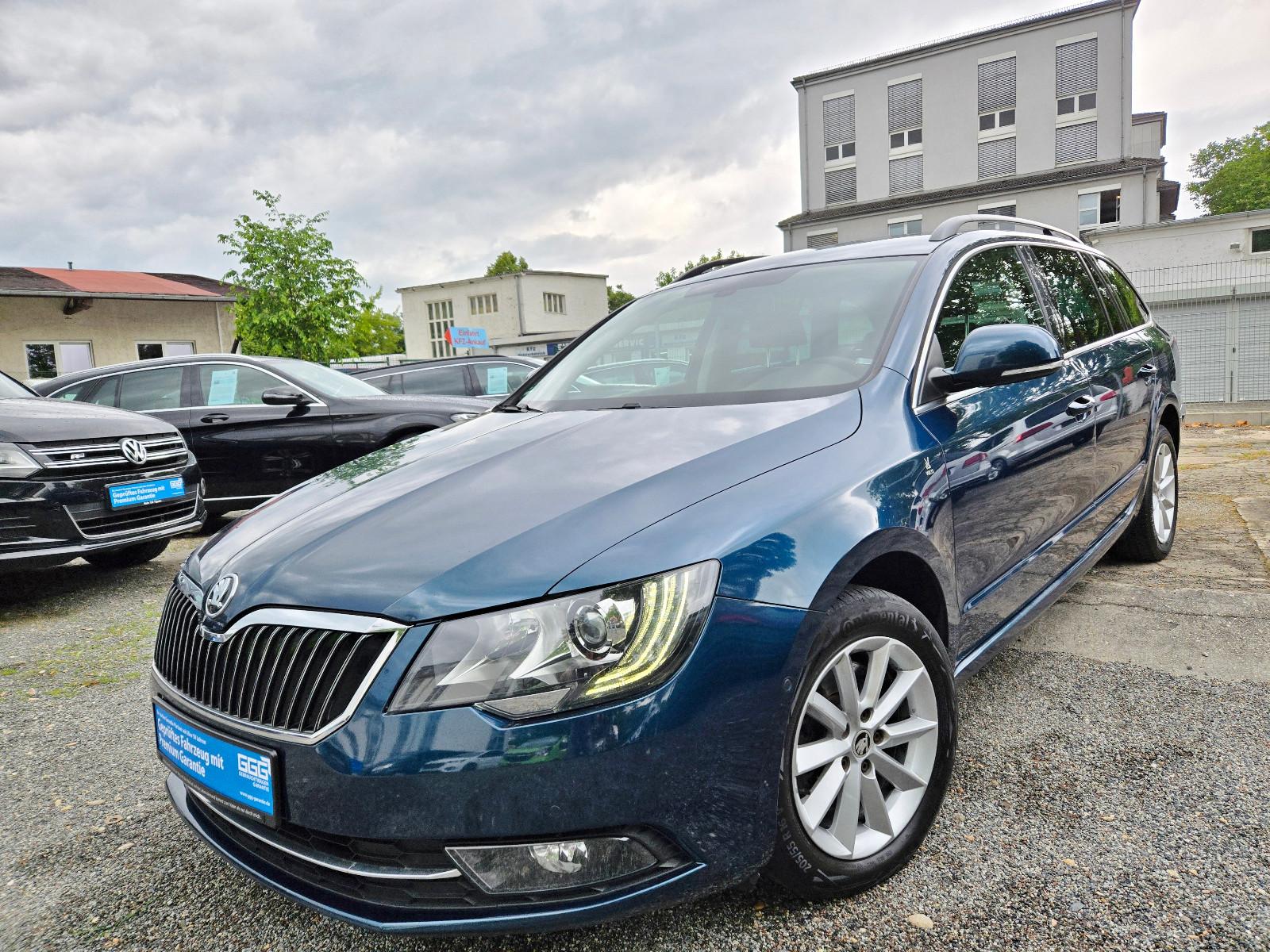 Skoda Superb Combi / DSG / 4x4 / Leder / Xenon