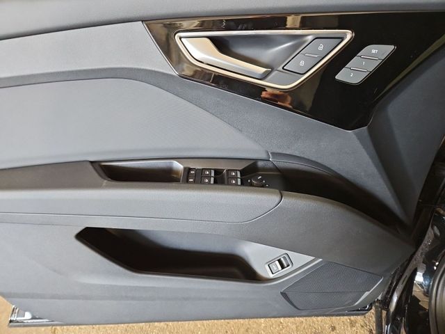 Q4 SUV 40 e-tron S LINE+MATRIX+AHK+HUD+SPORT+