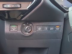 Fahrzeugabbildung DS Automobiles DS 7 Crossback 1.6 E-Tense 300 4x4 Rivoli