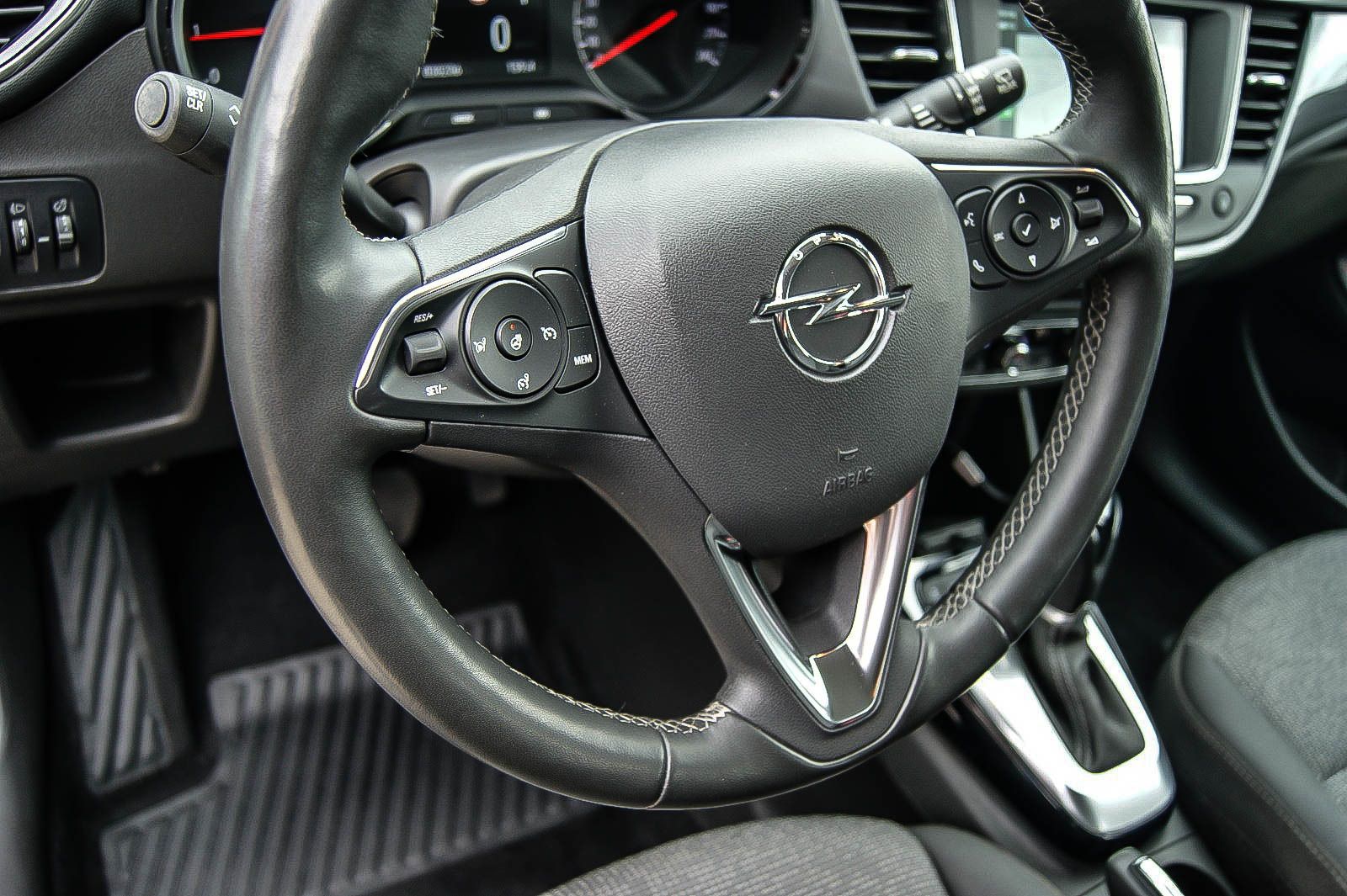 Fahrzeugabbildung Opel Crossland X 1.2 Elegance Automatik LED SIHZG LRH