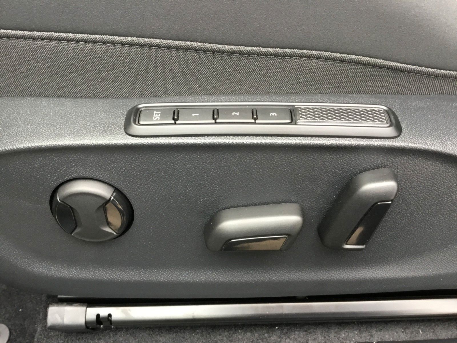 Fahrzeugabbildung CUPRA Terramar 2.0 TSI DSG 4Drive+Matrix+AHK+Pano+360°