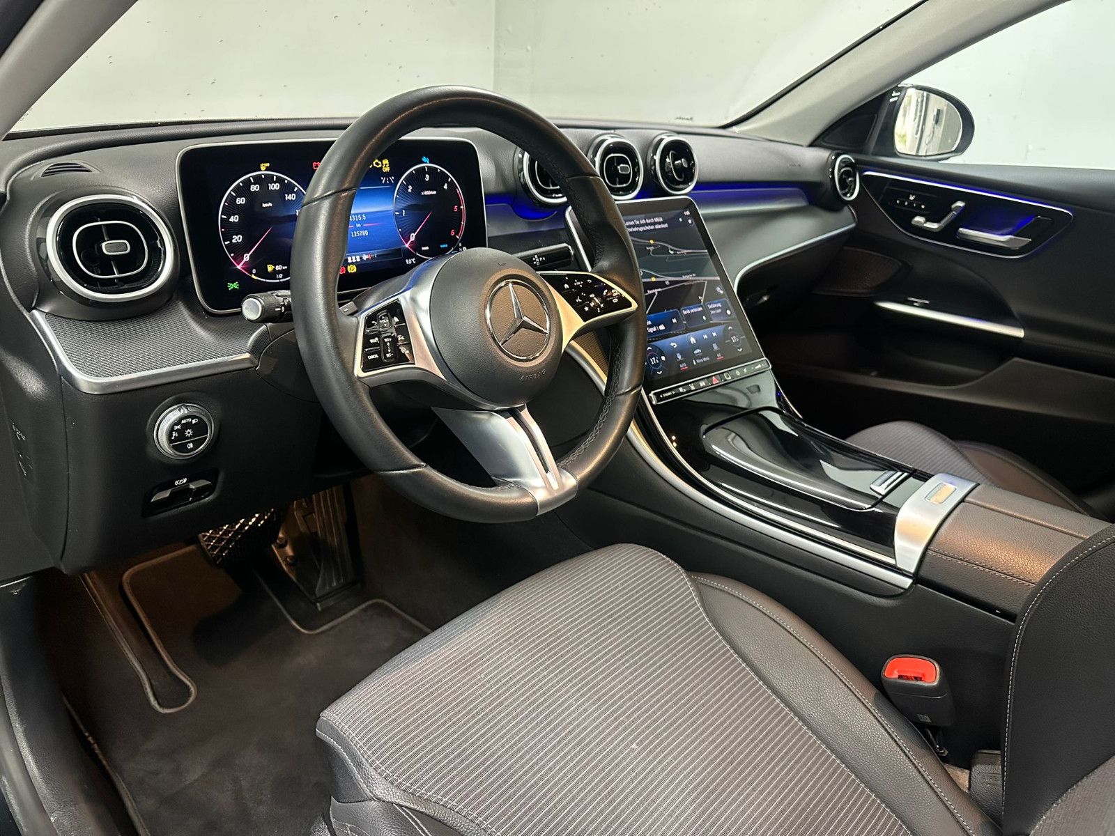 Fahrzeugabbildung Mercedes-Benz C 200 d T Autom. Avantgarde Standheizung