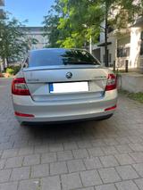 Skoda Octavia 1.8 TSI Elegance Unfallfrei Garagenwagen - Skoda Octavia Gebrauchtwagen in Frankfurt