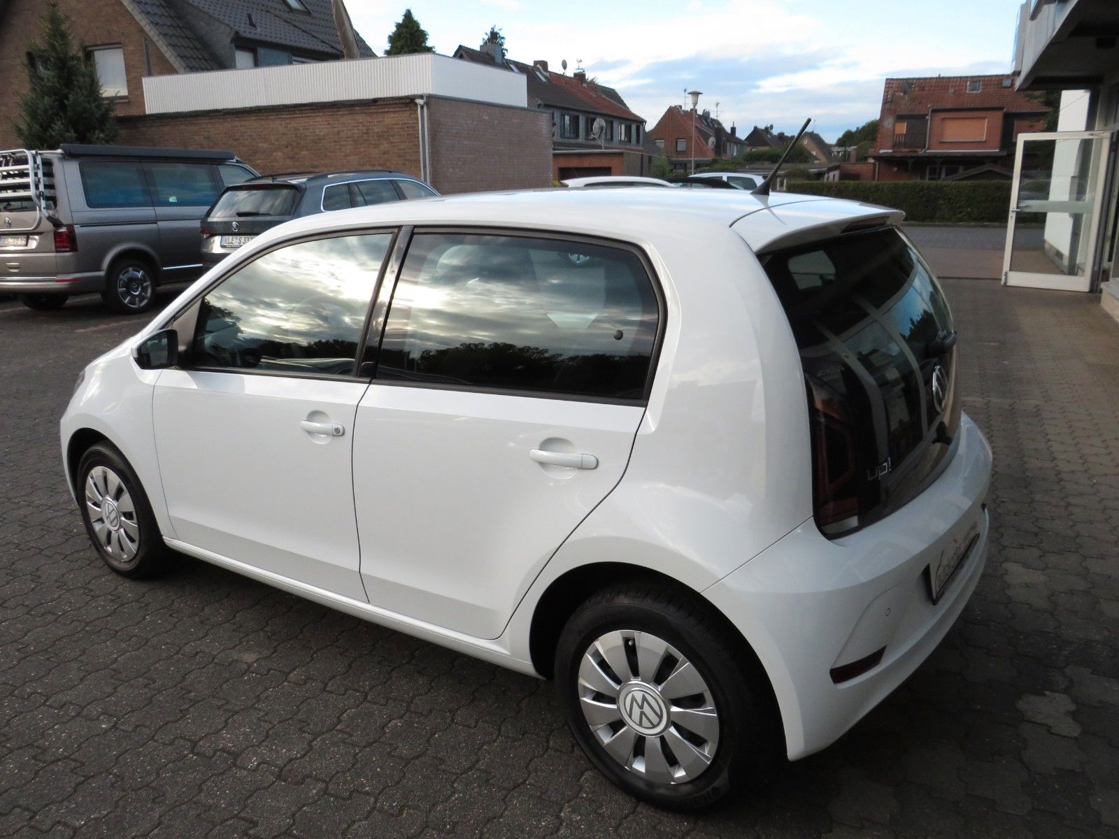 Fahrzeugabbildung Volkswagen up! GRA KAMERA MAPS&MORE ASSISTENTPAKET 1.HAND