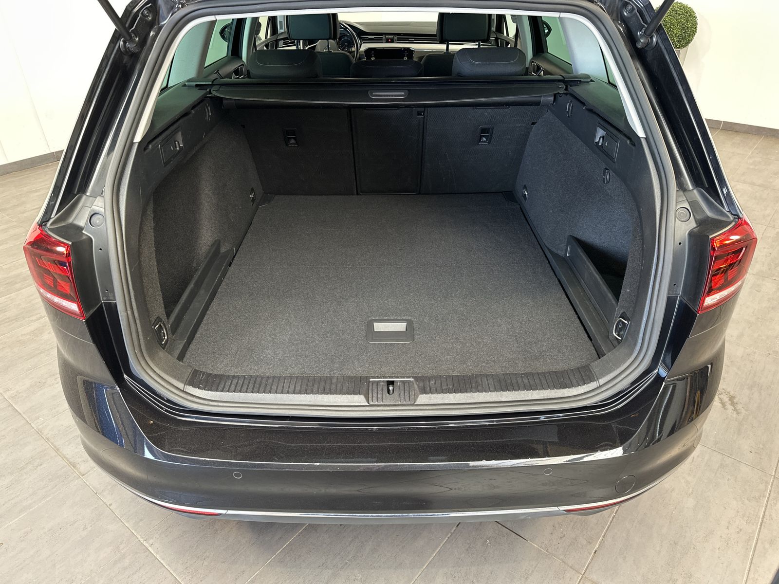 Fahrzeugabbildung Volkswagen Passat Variant 2.0 TDI DSG Business NAV+LED+KAM