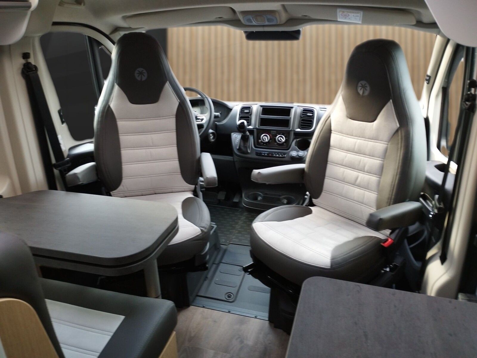 Fahrzeugabbildung Sunlight Adventure Cliff 602 Automatik, Dörr Edition, LTE