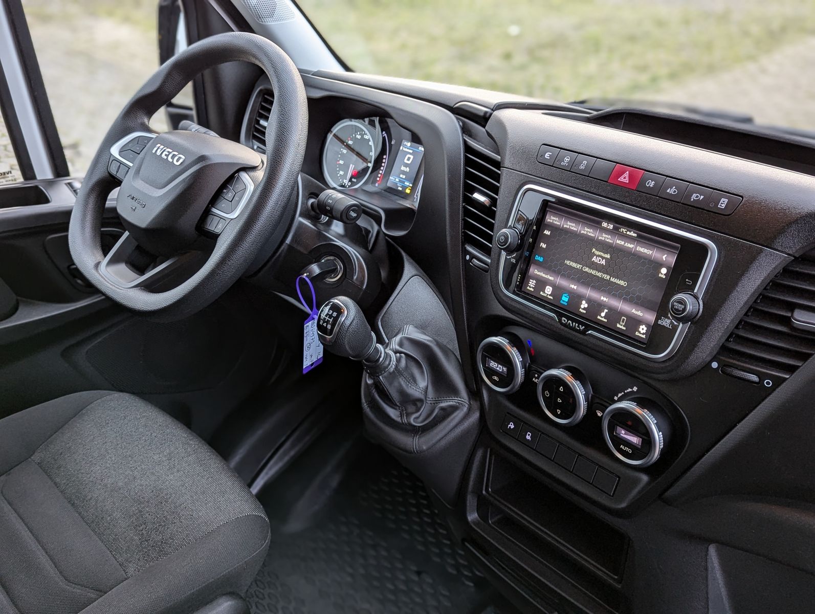Fahrzeugabbildung Iveco Daily 35S18V4100L 3.0L Dach/Holzboden Kamera Kli