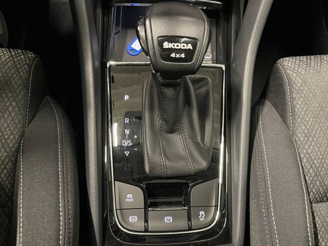 Karoq Style 4x4 2.0 TDI DSG AHK ACC PANO