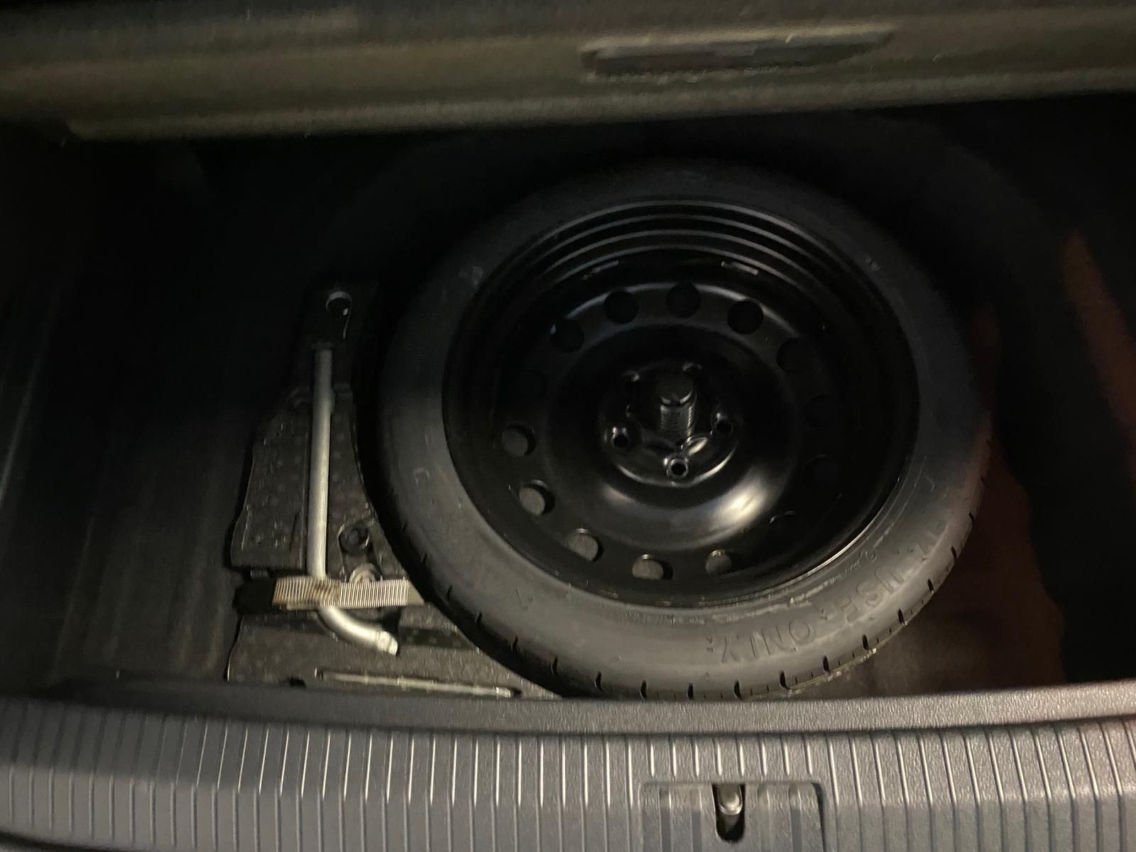 Fahrzeugabbildung Volkswagen Golf VII SPORTSVAN 1.2 TSI+ACC+SITZHEIZ+GARANTIE